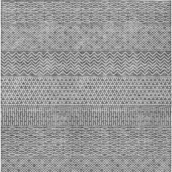 Homeroots 3' Washable Indoor Outdoor Area Rug With Chevron Design - Durable, Stain Resistant, Versatile Décor Gray Polyester 612263