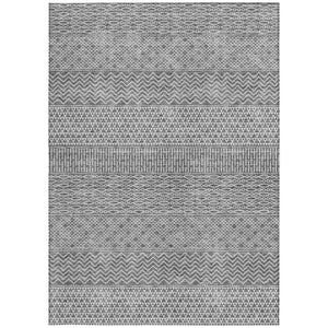 Homeroots 3' Washable Indoor Outdoor Area Rug With Chevron Design - Durable, Stain Resistant, Versatile Décor Gray Polyester 612266