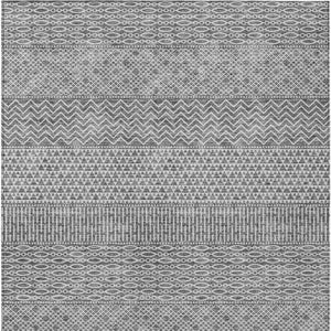 Homeroots 3' Washable Indoor Outdoor Area Rug With Chevron Design - Durable, Stain Resistant, Versatile Décor Gray Polyester 612267