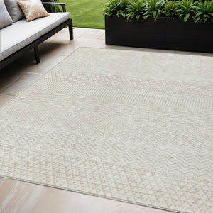 Homeroots 3' Washable Indoor Outdoor Area Rug With Chevron Design - Durable, Stain Resistant, Versatile Décor Ivory Polyester 612269