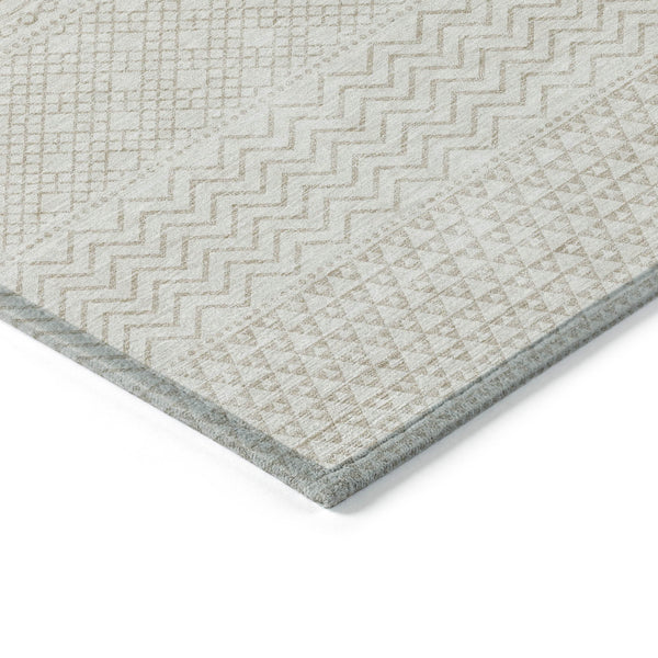 Homeroots 3' Washable Indoor Outdoor Area Rug With Chevron Design - Durable, Stain Resistant, Versatile Décor Ivory Polyester 612269