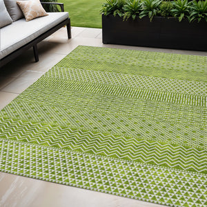 Homeroots 3' Washable Indoor Outdoor Area Rug With Chevron Design - Durable, Stain Resistant, Versatile Décor Lime Green Polyester 612275
