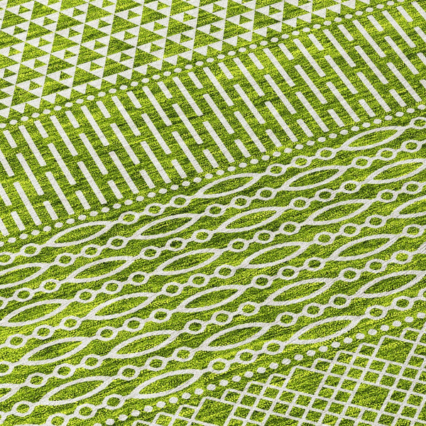 Homeroots 3' Washable Indoor Outdoor Area Rug With Chevron Design - Durable, Stain Resistant, Versatile Décor Lime Green Polyester 612276