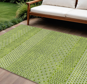 Homeroots 3' Washable Indoor Outdoor Area Rug With Chevron Design - Durable, Stain Resistant, Versatile Décor Lime Green Polyester 612277