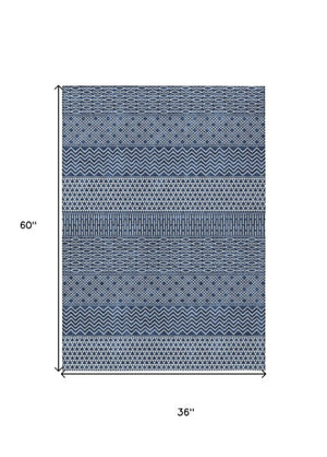 Homeroots 3' Washable Indoor Outdoor Area Rug With Chevron Design - Durable, Stain Resistant, Versatile Décor Navy Blue Polyester 612280