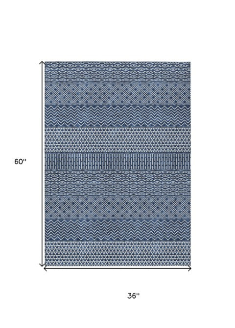 Homeroots 3' Washable Indoor Outdoor Area Rug With Chevron Design - Durable, Stain Resistant, Versatile Décor Navy Blue Polyester 612280