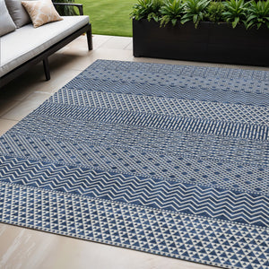 Homeroots 3' Washable Indoor Outdoor Area Rug With Chevron Design - Durable, Stain Resistant, Versatile Décor Navy Blue Polyester 612281