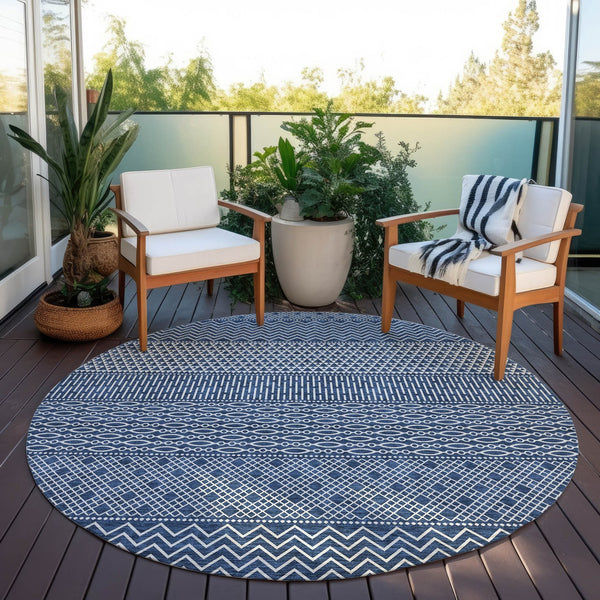 Homeroots 3' Washable Indoor Outdoor Area Rug With Chevron Design - Durable, Stain Resistant, Versatile Décor Navy Blue Polyester 612282