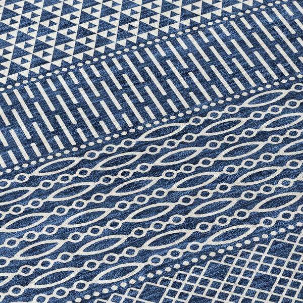 Homeroots 3' Washable Indoor Outdoor Area Rug With Chevron Design - Durable, Stain Resistant, Versatile Décor Navy Blue Polyester 612282