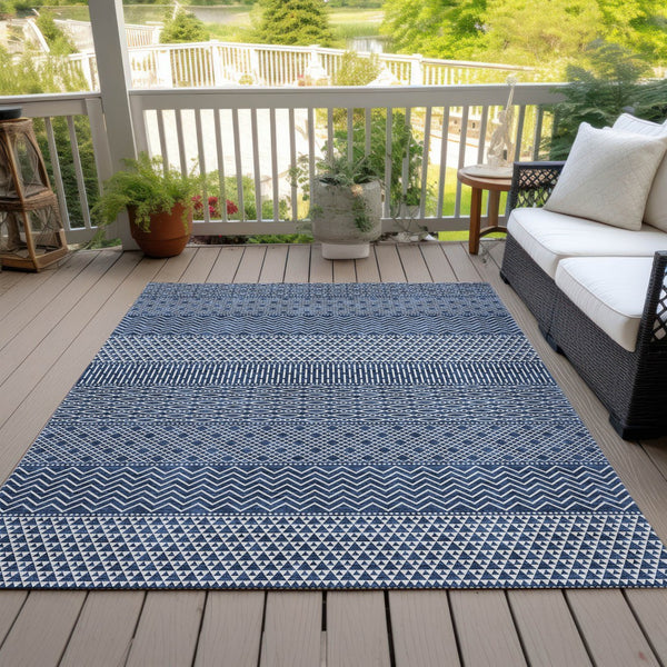 Homeroots 3' Washable Indoor Outdoor Area Rug With Chevron Design - Durable, Stain Resistant, Versatile Décor Navy Blue Polyester 612285