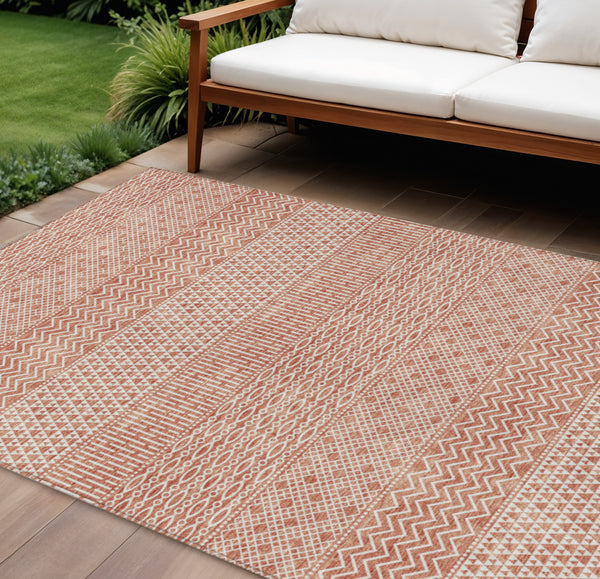 Homeroots 3' Washable Indoor Outdoor Area Rug With Chevron Design - Durable, Stain Resistant, Versatile Décor Salmon Polyester 612297