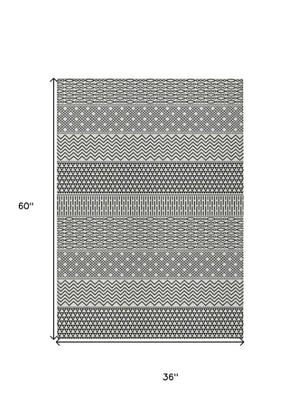 Homeroots 3' Washable Indoor Outdoor Area Rug With Chevron Design - Durable, Stain Resistant, Versatile Décor White Polyester 612298