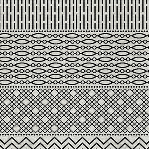 Homeroots 3' Washable Indoor Outdoor Area Rug With Chevron Design - Durable, Stain Resistant, Versatile Décor White Polyester 612298