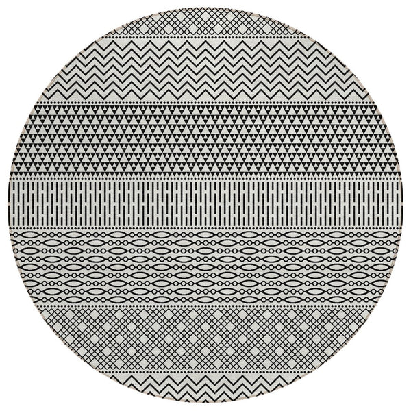 HomeRoots 5' Stylish Black and White Chevron Washable Area Rug for Indoor and Outdoor Use, Durable Design 8' Round 612300