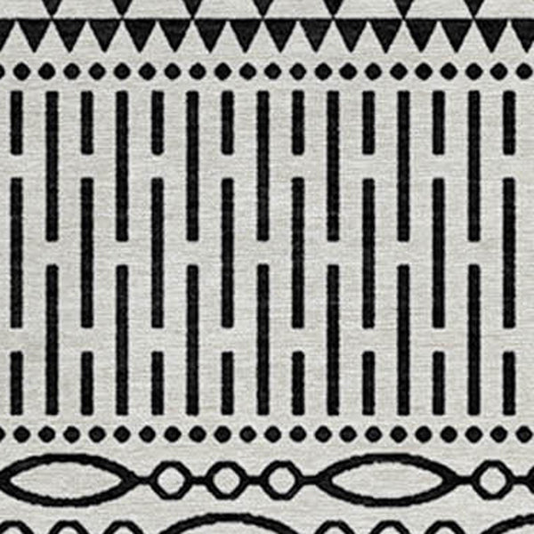 Homeroots 3' Washable Indoor Outdoor Area Rug With Chevron Design - Durable, Stain Resistant, Versatile Décor White Polyester 612300