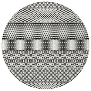 Homeroots 3' Washable Indoor Outdoor Area Rug With Chevron Design - Durable, Stain Resistant, Versatile Décor White Polyester 612300