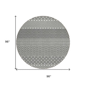 Homeroots 3' Washable Indoor Outdoor Area Rug With Chevron Design - Durable, Stain Resistant, Versatile Décor White Polyester 612300