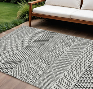 HomeRoots 5' Stylish Black and White Chevron Washable Area Rug for Indoor and Outdoor Use, Durable Design 9' X 12' 612302