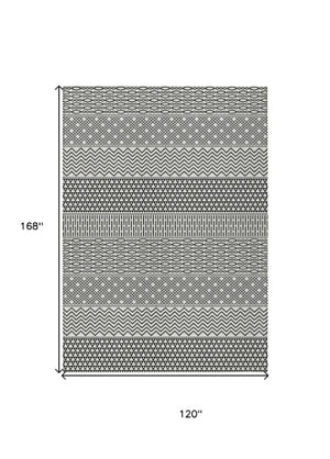 Homeroots 3' Washable Indoor Outdoor Area Rug With Chevron Design - Durable, Stain Resistant, Versatile Décor White Polyester 612303