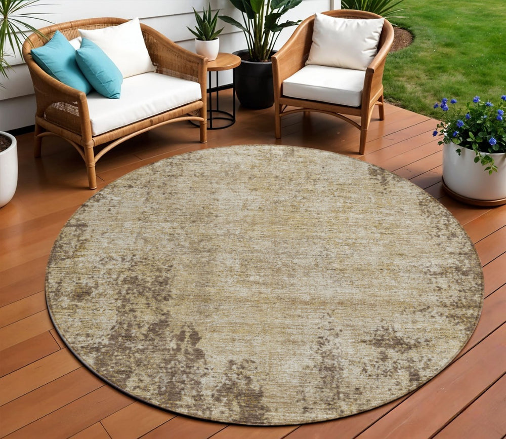 HomeRoots 5' Brown and Beige Abstract Area Rug – Stylish, Washable Design for Indoor and Outdoor Spaces 8' Round 612312