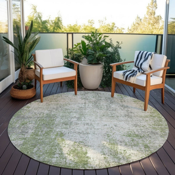 HomeRoots 5' Green and Ivory Abstract Area Rug – Stylish, Washable Design for Indoor and Outdoor Spaces 8' Round 612324