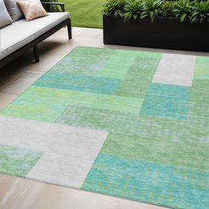 Homeroots 3' Stylish Geometric Washable Area Rug For Indoor/Outdoor Use - Durable, Stain Resistant Design Sage Polyester 612383