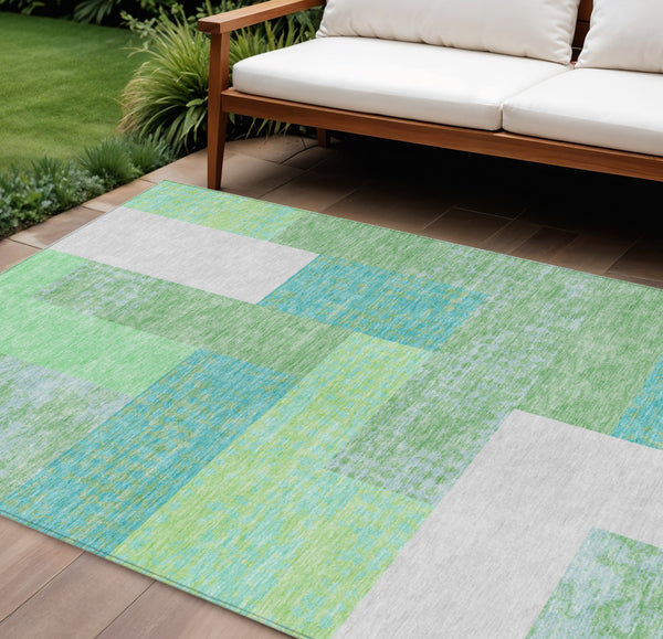 Homeroots 3' Stylish Geometric Washable Area Rug For Indoor/Outdoor Use - Durable, Stain Resistant Design Sage Polyester 612387