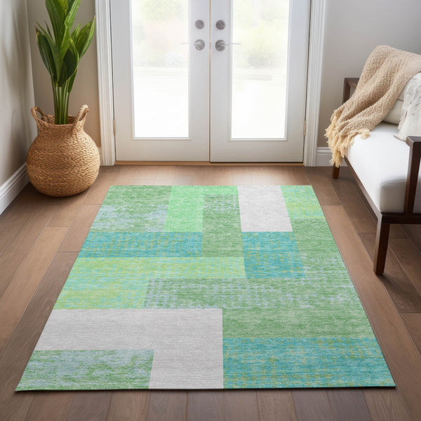 Homeroots 3' Stylish Geometric Washable Area Rug For Indoor/Outdoor Use - Durable, Stain Resistant Design Sage Polyester 612387