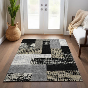 Homeroots 3' Stylish Geometric Washable Area Rug For Indoor/Outdoor Use - Durable, Stain Resistant Design Black Polyester 612388
