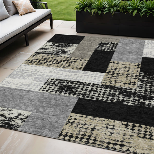 Homeroots 3' Stylish Geometric Washable Area Rug For Indoor/Outdoor Use - Durable, Stain Resistant Design Black Polyester 612389
