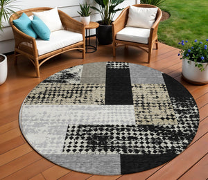 Homeroots 3' Stylish Geometric Washable Area Rug For Indoor/Outdoor Use - Durable, Stain Resistant Design Black Polyester 612390