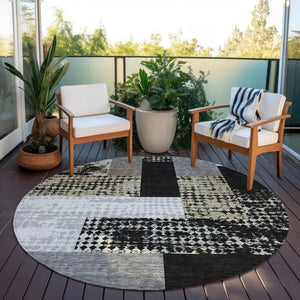 Homeroots 3' Stylish Geometric Washable Area Rug For Indoor/Outdoor Use - Durable, Stain Resistant Design Black Polyester 612390