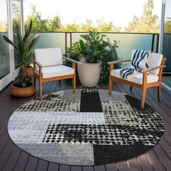 Homeroots 3' Stylish Geometric Washable Area Rug For Indoor/Outdoor Use - Durable, Stain Resistant Design Black Polyester 612390