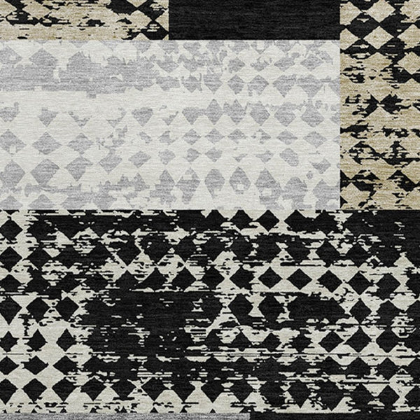 Homeroots 3' Stylish Geometric Washable Area Rug For Indoor/Outdoor Use - Durable, Stain Resistant Design Black Polyester 612390