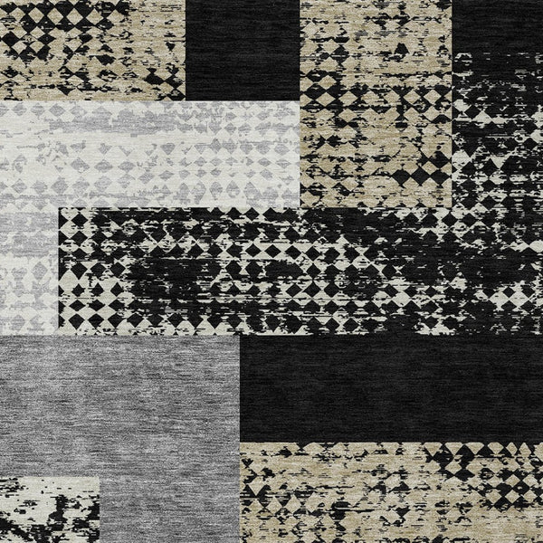 Homeroots 3' Stylish Geometric Washable Area Rug For Indoor/Outdoor Use - Durable, Stain Resistant Design Black Polyester 612392