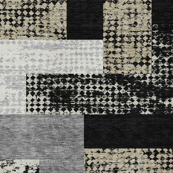 Homeroots 3' Stylish Geometric Washable Area Rug For Indoor/Outdoor Use - Durable, Stain Resistant Design Black Polyester 612393