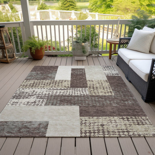 Homeroots 3' Stylish Geometric Washable Area Rug For Indoor/Outdoor Use - Durable, Stain Resistant Design Brown Polyester 612394
