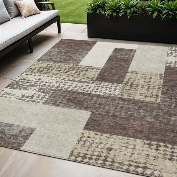 Homeroots 3' Stylish Geometric Washable Area Rug For Indoor/Outdoor Use - Durable, Stain Resistant Design Brown Polyester 612395