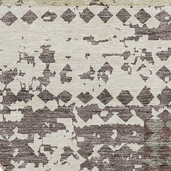 Homeroots 3' Stylish Geometric Washable Area Rug For Indoor/Outdoor Use - Durable, Stain Resistant Design Brown Polyester 612396