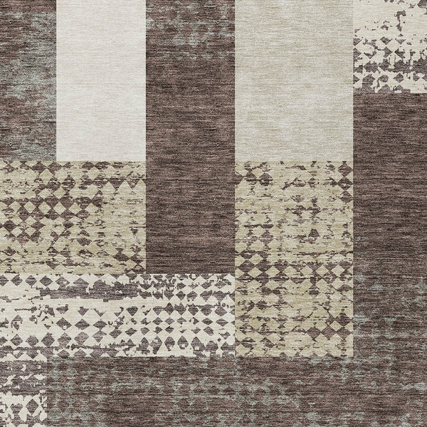 Homeroots 3' Stylish Geometric Washable Area Rug For Indoor/Outdoor Use - Durable, Stain Resistant Design Brown Polyester 612399