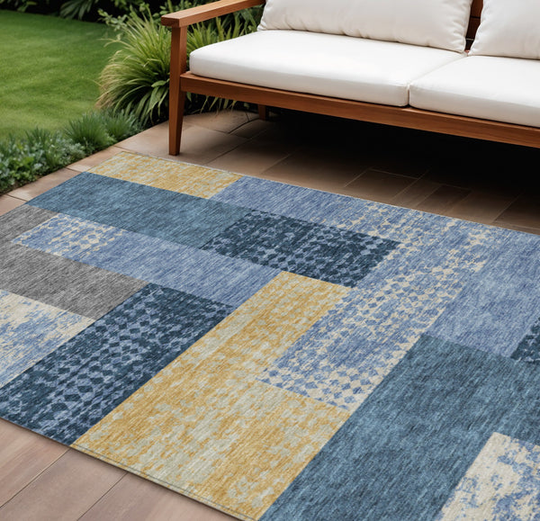 Homeroots 3' Stylish Geometric Washable Area Rug For Indoor/Outdoor Use - Durable, Stain Resistant Design Denim Blue Polyester 612411