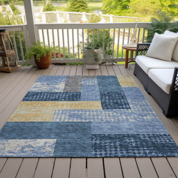 Homeroots 3' Stylish Geometric Washable Area Rug For Indoor/Outdoor Use - Durable, Stain Resistant Design Denim Blue Polyester 612411