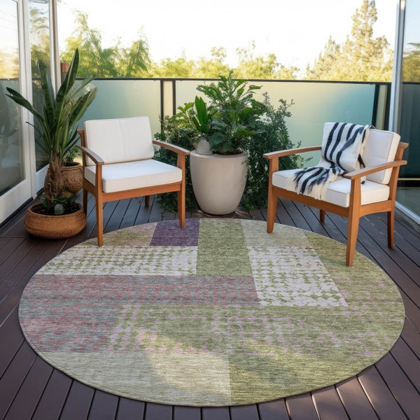 Homeroots 3' Stylish Geometric Washable Area Rug For Indoor/Outdoor Use - Durable, Stain Resistant Design Green Polyester 612414