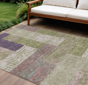 Homeroots 3' Stylish Geometric Washable Area Rug For Indoor/Outdoor Use - Durable, Stain Resistant Design Green Polyester 612417