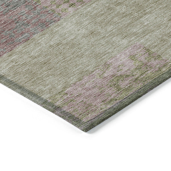 Homeroots 3' Stylish Geometric Washable Area Rug For Indoor/Outdoor Use - Durable, Stain Resistant Design Green Polyester 612417