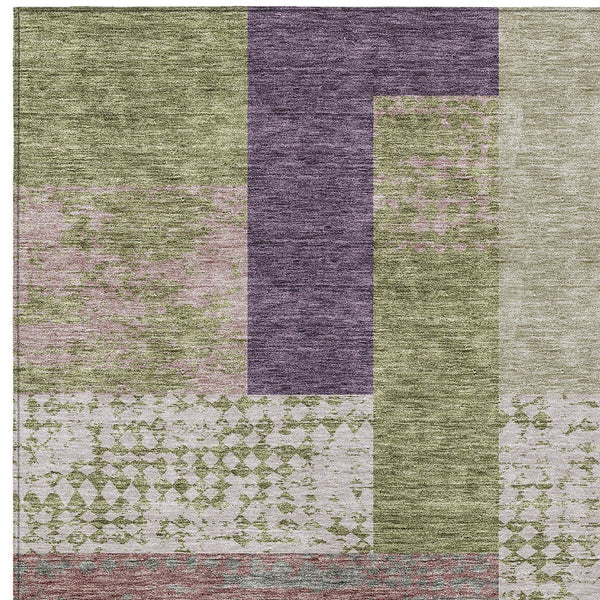 Homeroots 3' Stylish Geometric Washable Area Rug For Indoor/Outdoor Use - Durable, Stain Resistant Design Green Polyester 612417