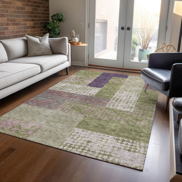 Homeroots 3' Stylish Geometric Washable Area Rug For Indoor/Outdoor Use - Durable, Stain Resistant Design Green Polyester 612417