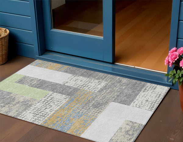 Homeroots 3' Stylish Geometric Washable Area Rug For Indoor/Outdoor Use - Durable, Stain Resistant Design Gray Polyester 612418