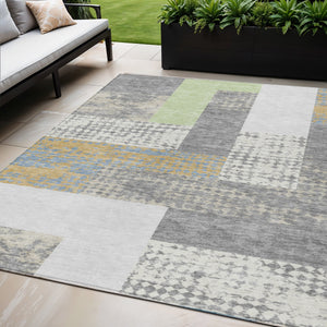 Homeroots 3' Stylish Geometric Washable Area Rug For Indoor/Outdoor Use - Durable, Stain Resistant Design Gray Polyester 612419
