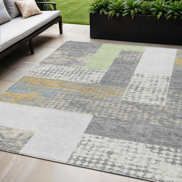 Homeroots 3' Stylish Geometric Washable Area Rug For Indoor/Outdoor Use - Durable, Stain Resistant Design Gray Polyester 612419
